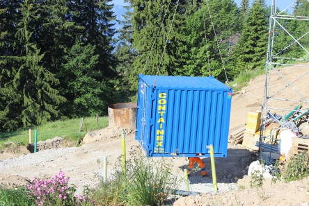 Zoom: Landung des ersten Containers