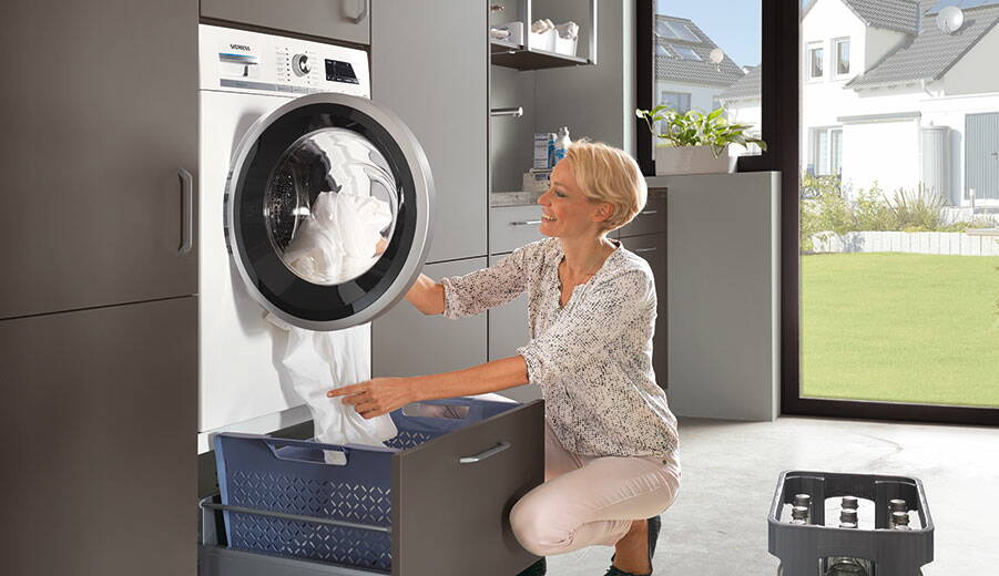 hauswirtschaftsraum-waschmaschine.jpg Ein Hauswirtschaftsraum benötigt nicht viel Platz. Wir bieten Ihnen eine individuelle Planung und machen Ihre Abstellkammer zu einem Raumwunder.