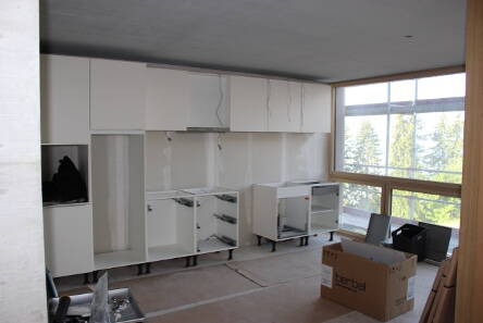 kuechenmontage5.jpg Beginn der Montagen im Rigi Bellevue