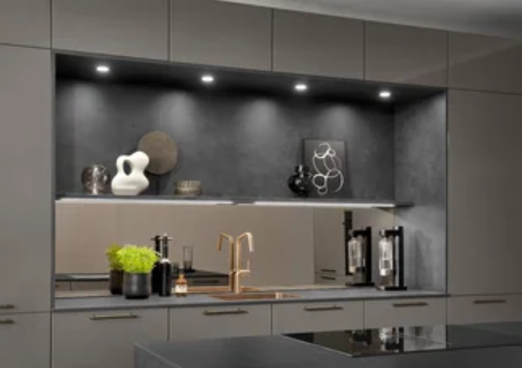 led_ein-aufbauleuchte.png Arbeitsplatten aus Glas, ein echtes Highlihgt in Ihrer Küche. Modern, elegant und ästhetisch..